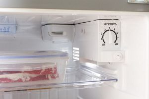 Sắp xếp tủ lạnh gọn gàng ngày Tết trong ngăn đá