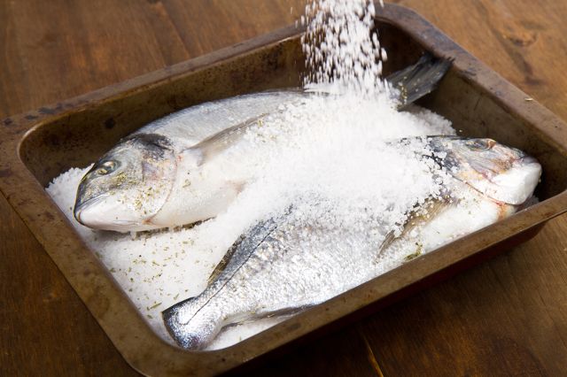 Muối được dùng như phụ gia bảo quản thực phẩm tự nhiên từ thời cổ đại